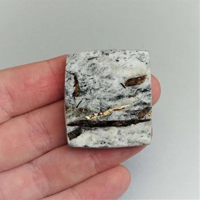 Astrofylit kabošon přírodní neleštěný minerál 21,5g, Rusko