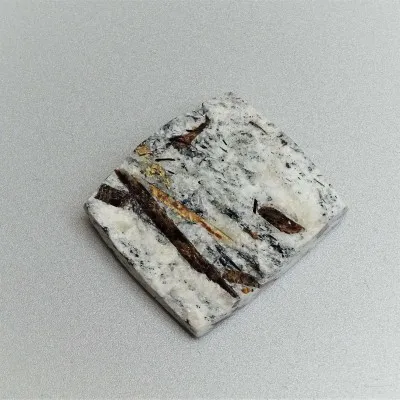 Astrofylit kabošon přírodní neleštěný minerál 21,5g, Rusko