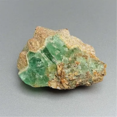 Fluorit-Rohmineral smaragdgrüne Farbe 106,4g, Pakistan