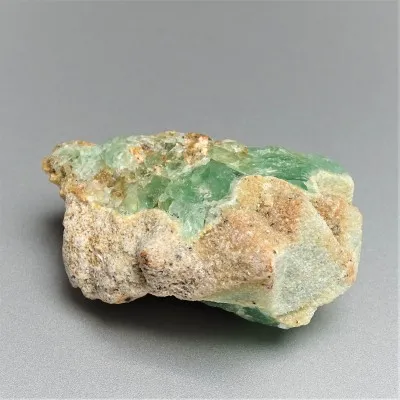 Fluorit-Rohmineral smaragdgrüne Farbe 106,4g, Pakistan