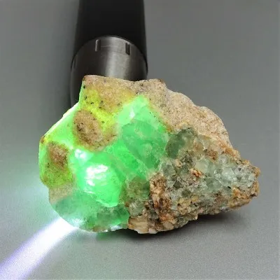 Fluorit-Rohmineral smaragdgrüne Farbe 106,4g, Pakistan