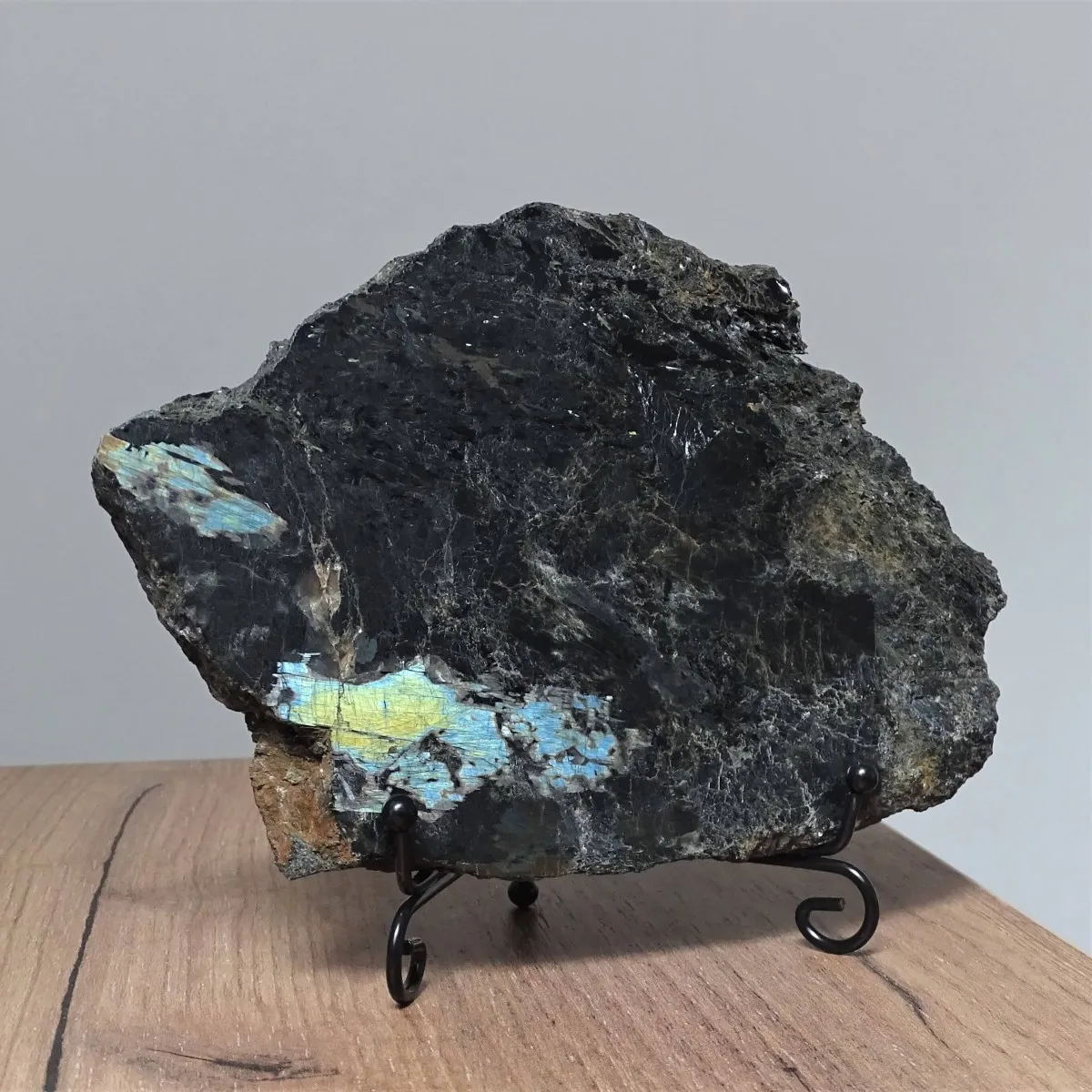 Nuummite polished 564g, Greenland, unique rare collection piece