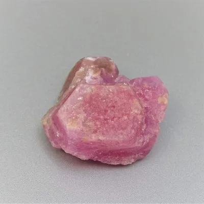 Rubín přírodní surový 72,6g, Makedonie
