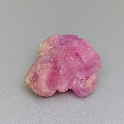 Natürlicher roher Rubin 72,6g, Mazedonien