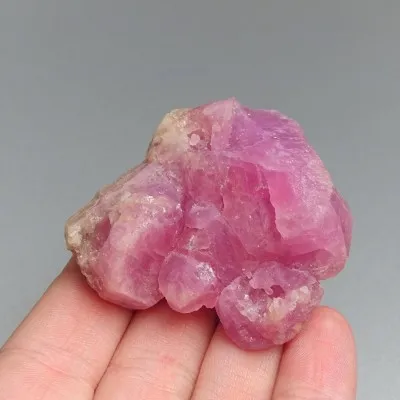 Natural raw ruby 72.6g, Macedonia