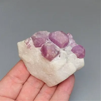 Natürlicher roher Rubin 86,7g, Mazedonien