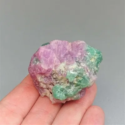 Natural raw ruby 68.5g, Macedonia