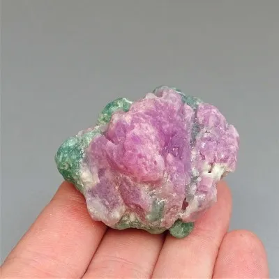 Natural raw ruby 68.5g, Macedonia