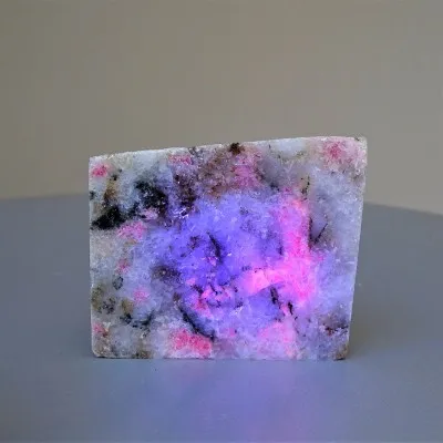 Tugtupit polished 68.1g, Greenland