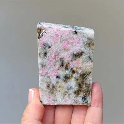 Tugtupit polished 72.2g, Greenland