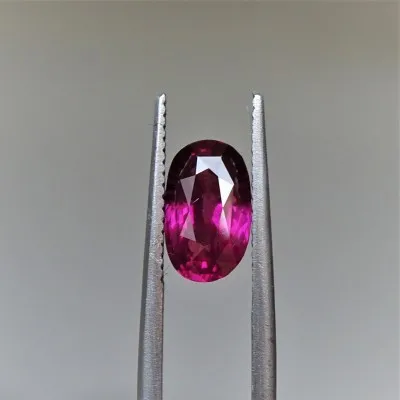 Granát - RHODOLIT - 2,6 ct
