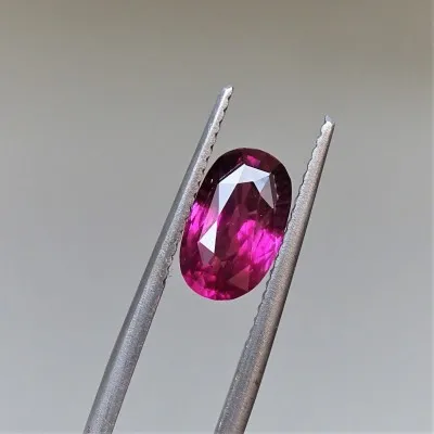 Granát - RHODOLIT - 2,6 ct