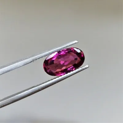 Granát - RHODOLIT - 2,5 ct