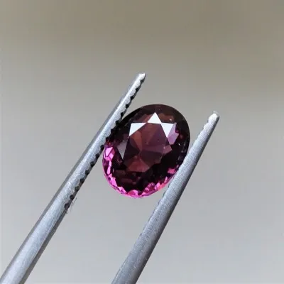 Garnet - RHODOLITE - 1,69 ct