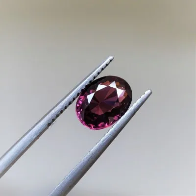 Garnet - RHODOLITE - 1,69 ct