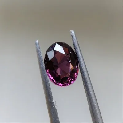 Garnet - RHODOLITE - 1,69 ct