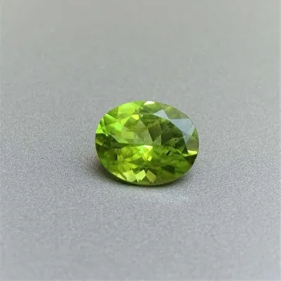 Peridot (olivín) broušený drahokam 3,84ct, Pakistán