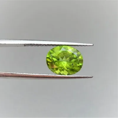 Peridot (olivín) broušený drahokam 3,84ct, Pakistán