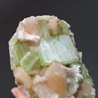 Apophyllite green, stilbite 2032g, India