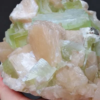 Apophyllite green, stilbite 2032g, India
