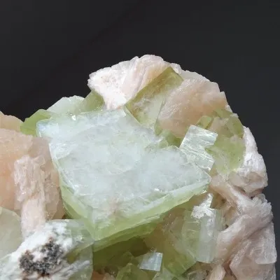 Apophyllite green, stilbite 2032g, India