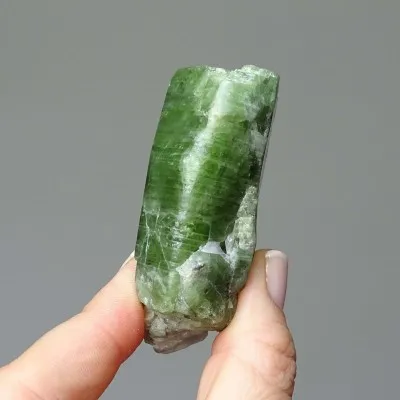 Diopsid natürlicher grüner Kristall 116,2g, Afghanistan