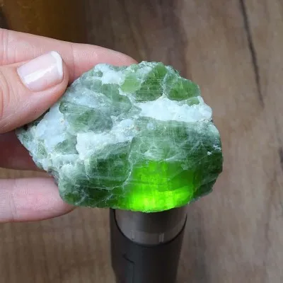 Diopsid přírodní zelený krystal 116,2g, Afganistán