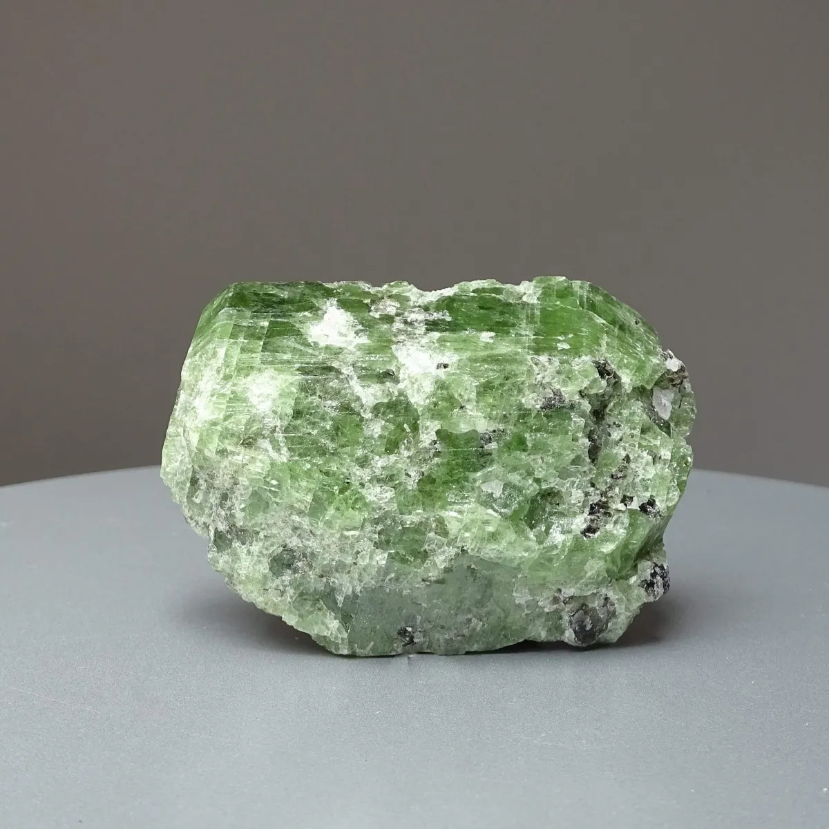Diopside natural green crystal 176.4g, Afghanistan