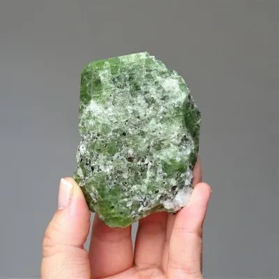 Diopside natural green crystal 176.4g, Afghanistan