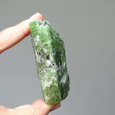 Diopside natural green crystal 176.4g, Afghanistan