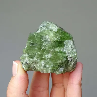 Diopside natural green crystal 111.9g, Afghanistan