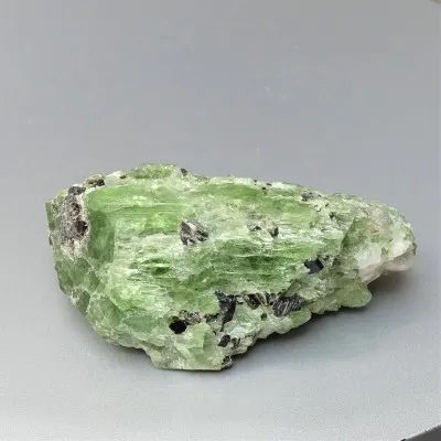 Diopsid natürlicher grüner Kristall 214,4g, Afghanistan