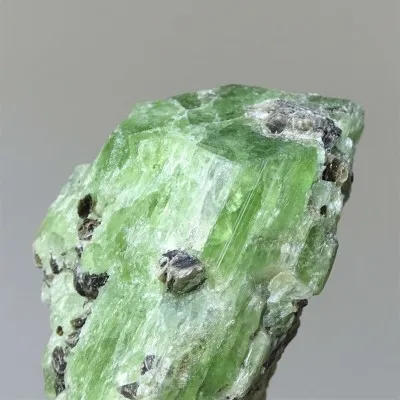 Diopsid natürlicher grüner Kristall 214,4g, Afghanistan