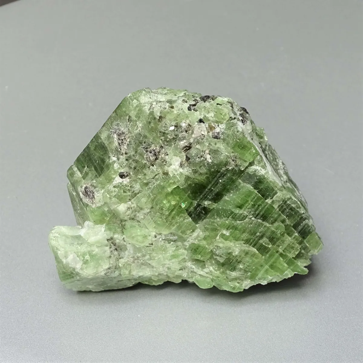 Diopside natural green crystal 156.4g, Afghanistan