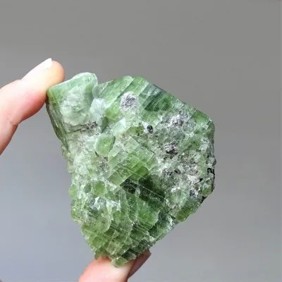 Diopside natural green crystal 156.4g, Afghanistan