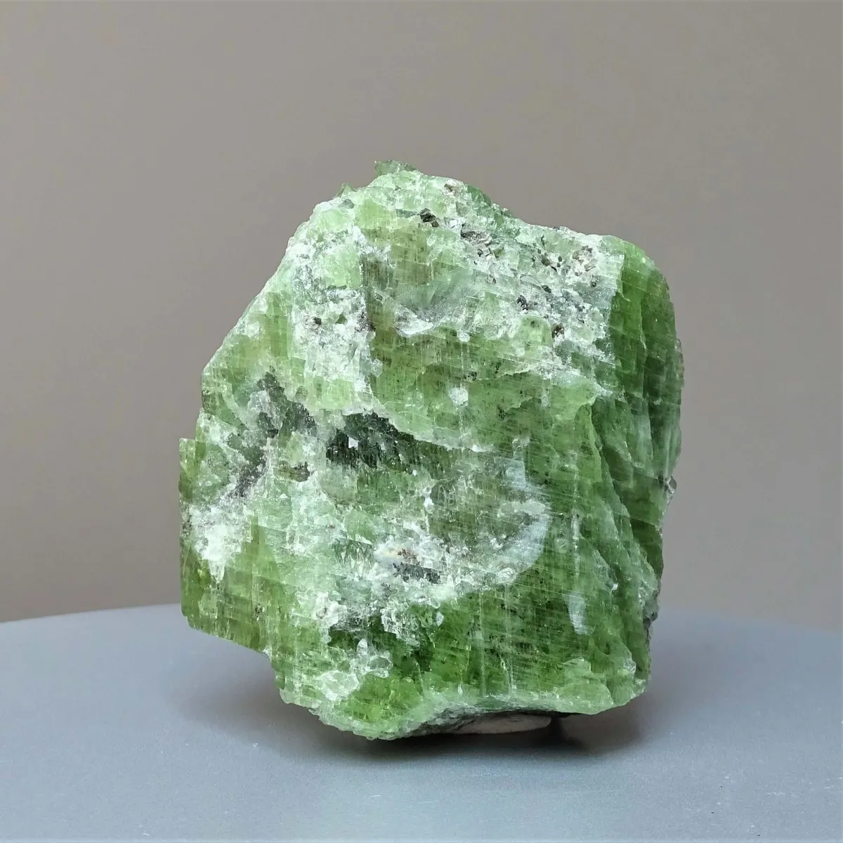 Diopside natural green crystal 311g, Afghanistan