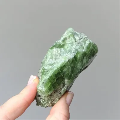 Diopside natural green crystal 311g, Afghanistan