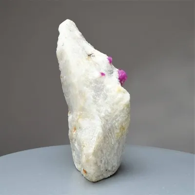 Rubin-Naturkristalle in Marmor 783g, Vietnam