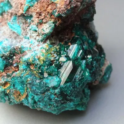Dioptas natural crystals in rock 207g, Congo