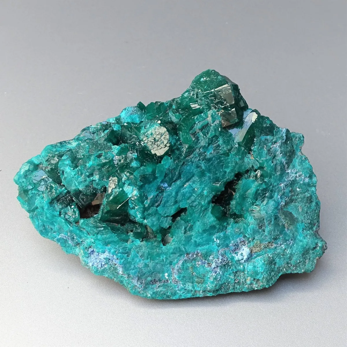 Dioptas natürliche Kristalle im Gestein 252g, Kongo
