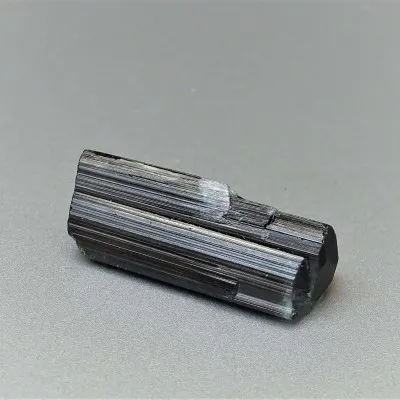 Turmalín přírodní krystal 11,6g, Pakistán