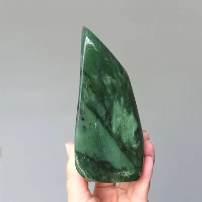 Nefrit přírodní leštěný 748g, Pakistán