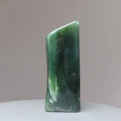 Nephrite natural polished 586g, Pakistan