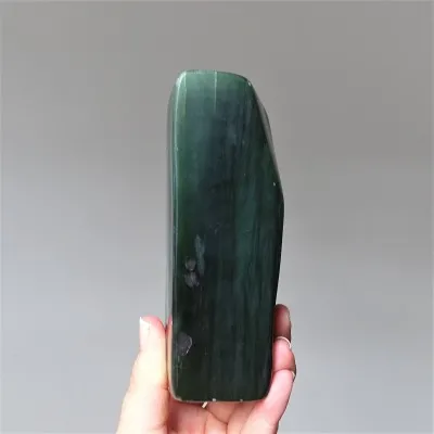 Nefrit přírodní leštěný 586g, Pakistán