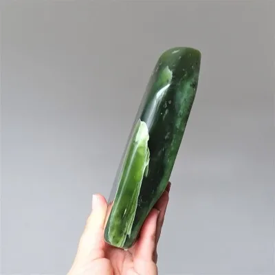 Nephrite natural polished 770g, Pakistan