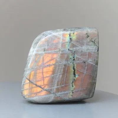 Labradorite natural polished 297g, Madagascar