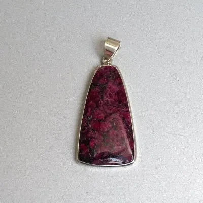 Eudialyt-Anhänger in Silber 15,2g, Russland