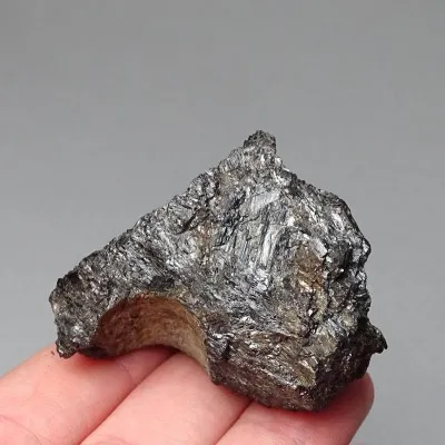 Nuummite raw mineral 58.2g, Greenland