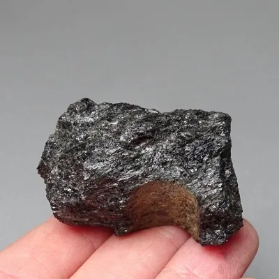 Nuummite raw mineral 58.2g, Greenland