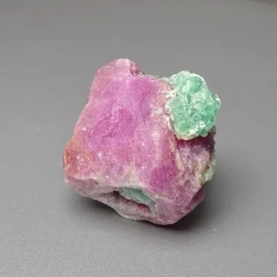 Natürlicher roher Rubin 120g, Mazedonien